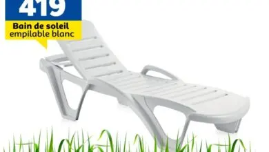 Offre fraîcheur chez Marjane Bain de soleil empilable blanc 419Dhs au lieu de 499Dhs