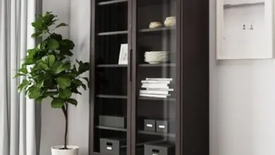 Soldes ikea Maroc Vitrine brun REGISSÖR 4250Dhs au lieu de 5995Dhs