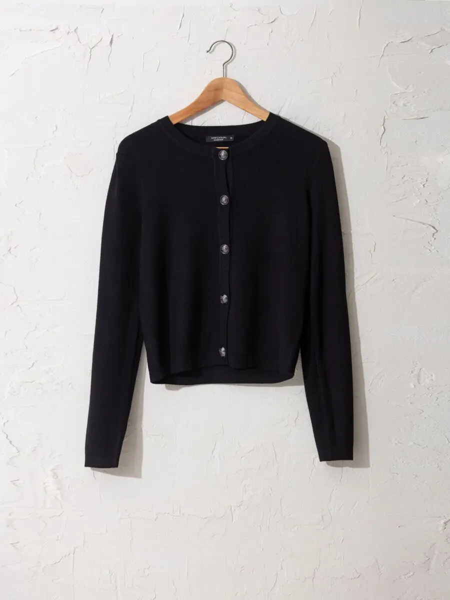 Promo LC Waikiki Maroc Cardigan en tricot léger à boutons 129Dhs au lieu de 219Dhs