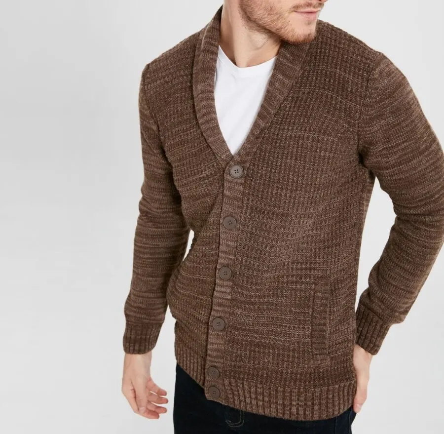 Promo chez LC Waikiki Maroc Cardigan pour homme 229Dhs au lieu de 269Dhs
