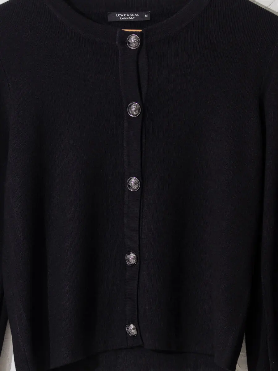 Promo LC Waikiki Maroc Cardigan en tricot léger à boutons 129Dhs au lieu de 219Dhs