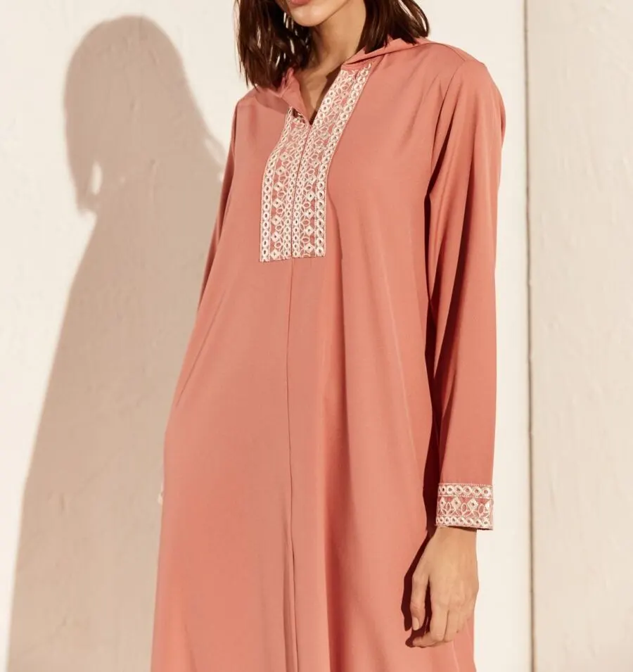 Soldes LC Waikiki Maroc Robe traditionnel femme 249Dhs au lieu de 379Dhs