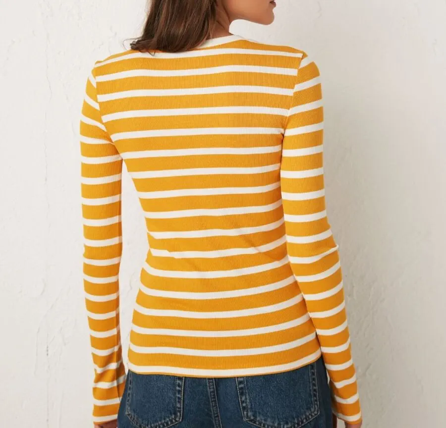 Soldes LC Waikiki Maroc T-shirt manches longues femme 49Dhs au lieu de 119Dhs