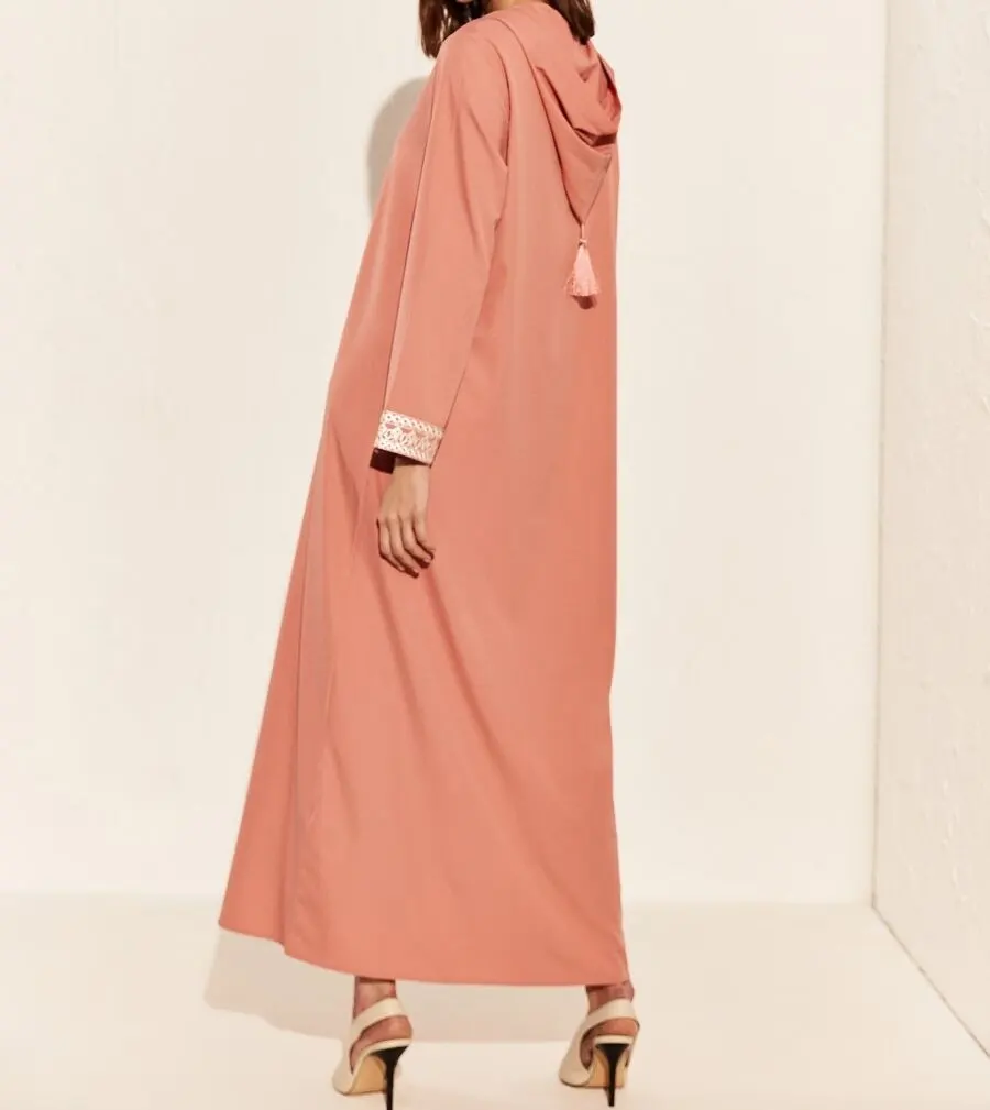 Soldes LC Waikiki Maroc Robe traditionnel femme 249Dhs au lieu de 379Dhs