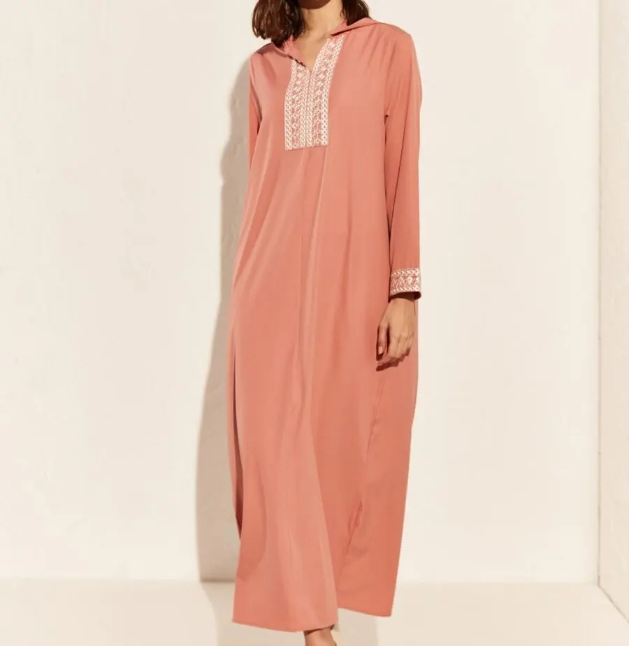 Soldes LC Waikiki Maroc Robe traditionnel femme 249Dhs au lieu de 379Dhs