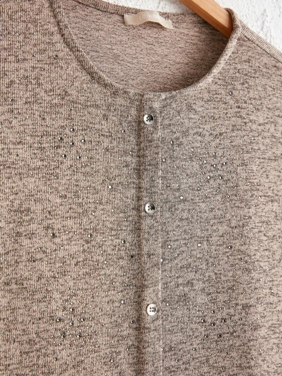 Soldes LC Waikiki Maroc T-shirt à manches longues avec détail de boutons 89Dhs au lieu de 119Dhs