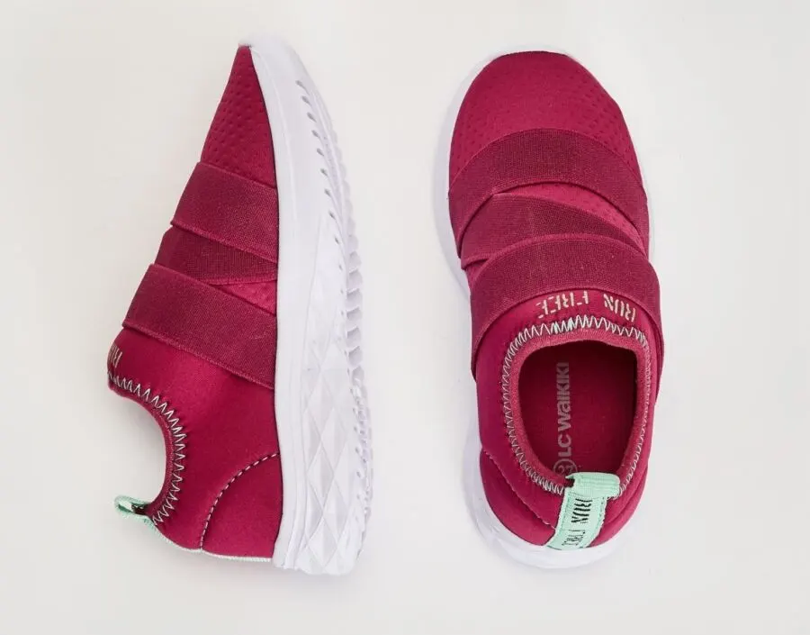 Soldes LC Waikiki Maroc Chaussures sport fille 139Dhs au lieu de 179Dhs