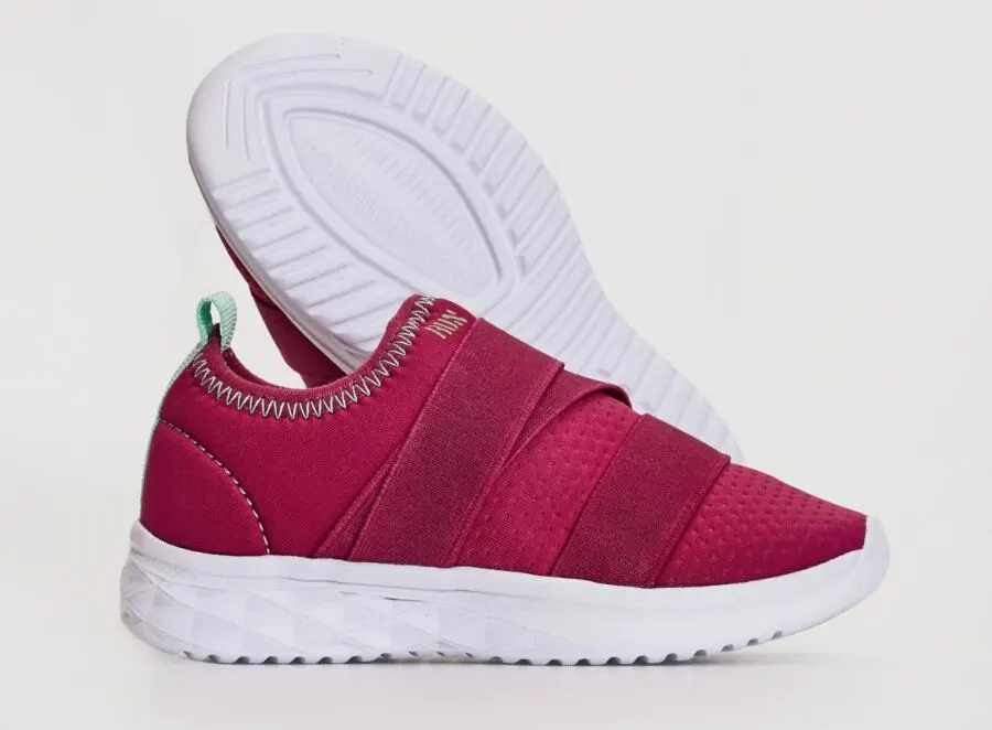 Soldes LC Waikiki Maroc Chaussures sport fille 139Dhs au lieu de 179Dhs
