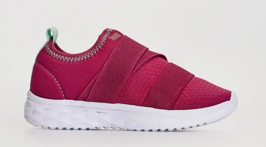 Soldes LC Waikiki Maroc Chaussures sport fille 139Dhs au lieu de 179Dhs