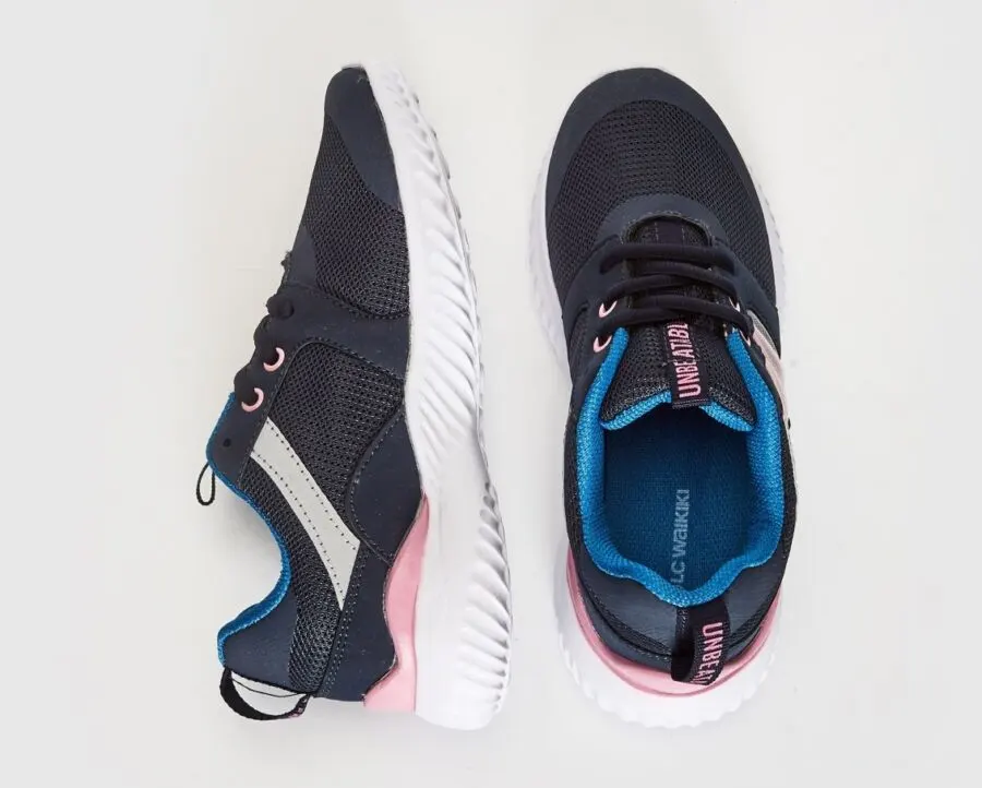 Soldes LC Waikiki Maroc Chaussures d'entraînement fille 179Dhs au lieu de 249Dhs