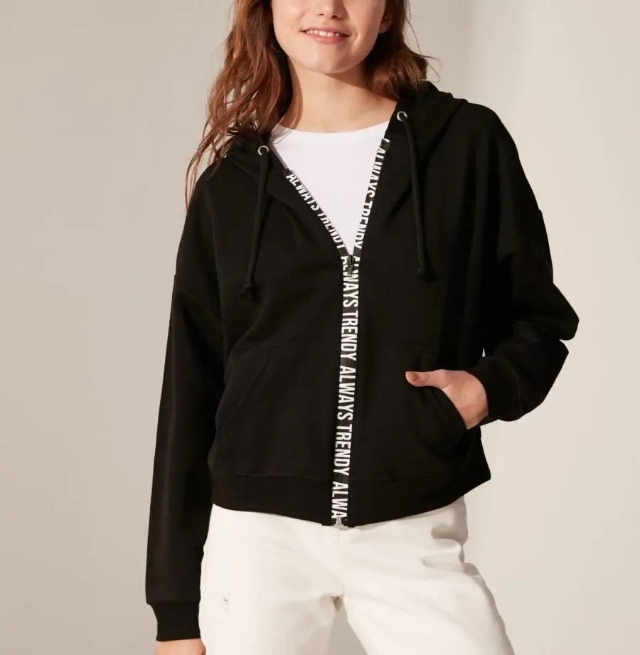 Soldes LC Waikiki Maroc Survêtement cardigan femme 109Dhs au lieu de 179Dhs