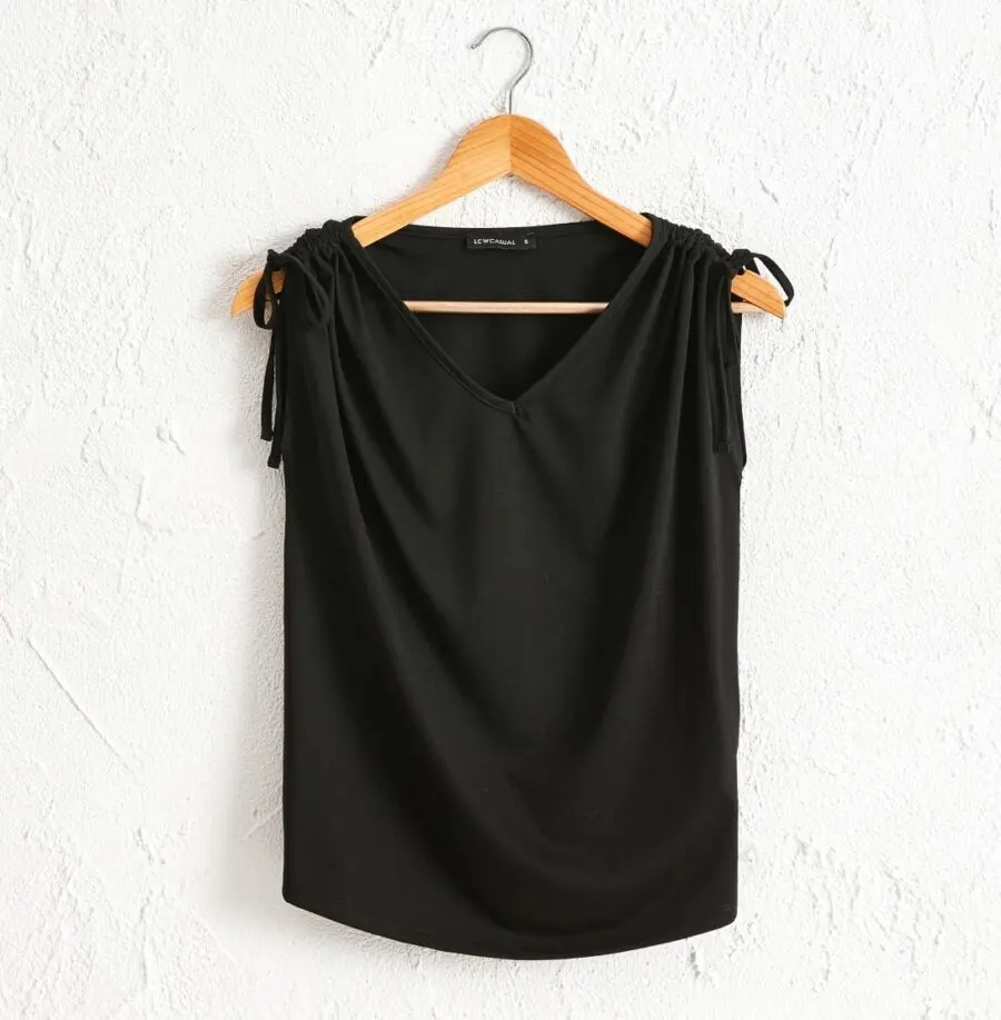 Soldes LC Waikiki Maroc T-shirt femme avec détail froncé 44Dhs au lieu de 139Dhs