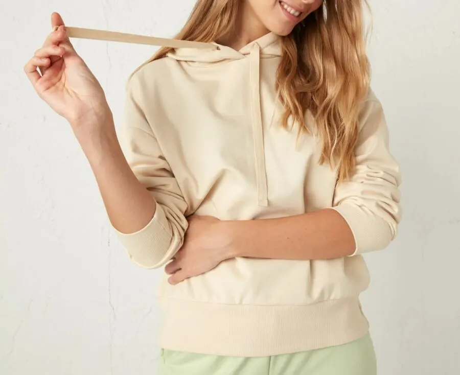 Soldes LC Waikiki Maroc Sweatshirt basique à capuche femme 89Dhs au lieu de 169Dhs
