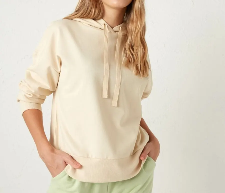 Soldes LC Waikiki Maroc Sweatshirt basique à capuche femme 89Dhs au lieu de 169Dhs