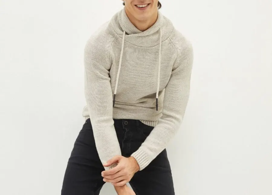 Soldes LC Waikiki Maroc Chandail en tricot à manches longues pour hommes LCW CASUAL Monk Collar 119Dhs au lieu de 219Dhs